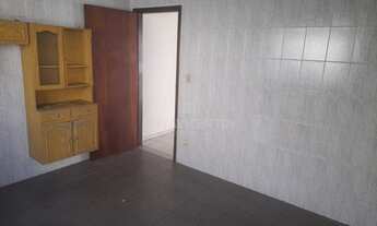 Imagem 6: Casa com amplo espaço para estacionamento