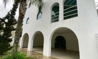 Imagem 5: Casa para aluguel e venda possui 350 metros quadrados com 4 quartos, sendo 2 suítes