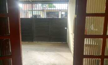 Imagem: Casa ampla com 2 quartos e garagem grande