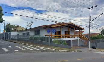 Imagem 3: Casa com 489m² e terreno com 888m² de esquina na Av. Horácio Netto em Atibaia - SP