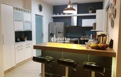 Imagem 6: Casa no condomínio Royal Park disponível para venda em Uberlândia-MG