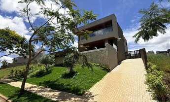 Imagem 3: Casa para venda tem 371 metros quadrados com 4 quartos