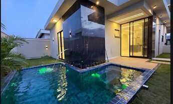 Imagem 2: Casa plana exclusiva no Terras Alphaville 4 com piscina, automação e móveis projetados