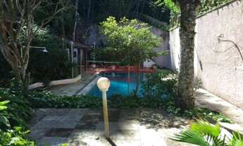 Imagem 5: Casa em rua segura, tranquila e arborizada. Guarita com cancela manual e sempre um seguran