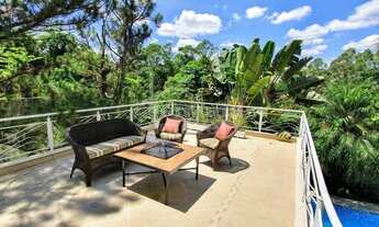 Imagem 2: Casa para venda mobiliada com 580m²,4 suítes,8 vagas, piscina, sala de TV no Alpha Conde I