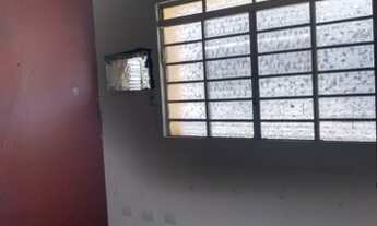 Imagem 2: Sobrado para aluguel possui 215 Silva Bueno