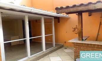 Imagem 4: Sobrado com 185m² de área total e 165m² de área construída. 3 quartos sendo 1 suíte. Churr