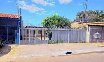 Imagem 1: QNA 14 - Casa com 3 quartos, sendo 1 suíte, cozinha com armários + Casa na lateral com 1 q