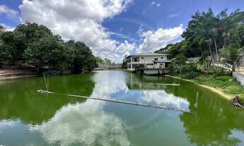Imagem 2: Casa de campo em Manaus a margem do Rio Negro, com iate na garagem