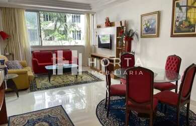 Imagem 2: Apartamento em rua nobre de Copacabana, com pequena área externa