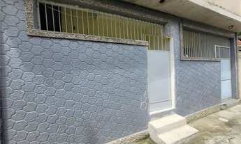 Imagem 2: Casa de vila no 2 andar, composto de uma sala, com uma churrasqueira, cozinha, banheiro e