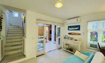 Imagem 2: Casa dentro de condomínio a poucos metros do mar, disponível para réveillon