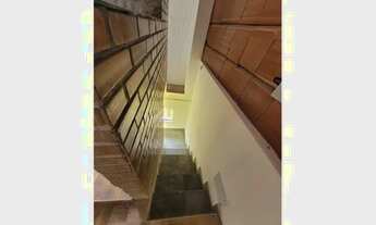 Imagem 4: Casa de vila no 2 andar, composto de uma sala, com uma churrasqueira, cozinha, banheiro e