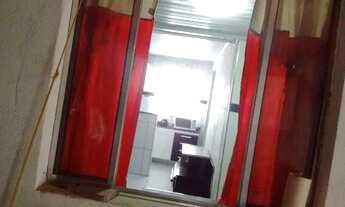 Imagem 3: Apartamento para aluguel. Mobiliado. Casa do fundo com outra casa na frente