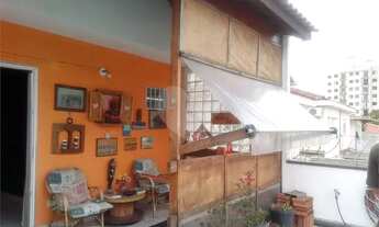 Imagem 8: Sobrado ao lado da Estação Vila Sonia do Metrô