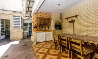 Imagem 6: Casa Residencial com 4 dormitórios, sendo 2 suítes, e 4 vagas de garagem no bairro Tristez