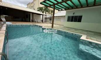 Imagem 2: Casa residencial com 4 quartos sendo 3 suítes, disponível para locação no bairro Jaraguá e