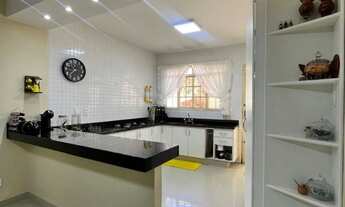 Imagem: Casa com 5 quartos, piscina e churrasqueira