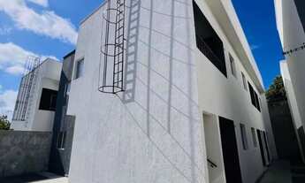 Imagem: Apartamento com 2 quartos, varanda, rua