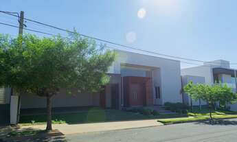 Imagem 2: Térrea para venda tem 585 metros quadrados com 4 quartos