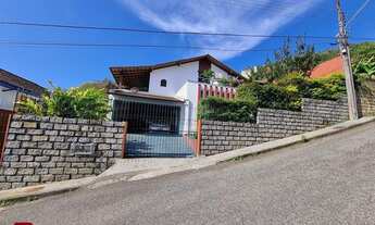 Imagem: Casa de 4 dormitórios na Agronômica financiável