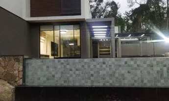 Imagem 3: Casa 3 dormitórios (311m²), 3 Suítes, Varanda, 3 Vagas. É simplesmente uma paisagem encant