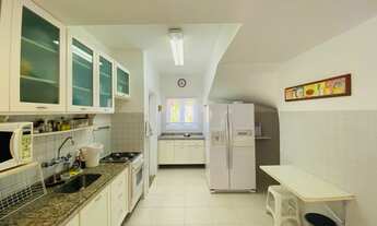 Imagem 7: Casa dentro de condomínio a poucos metros do mar, disponível para réveillon