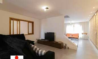 Imagem 1: Excelente Sobrado em rua tranquila com 194 m², 4 suítes e 2 vagas de garagem