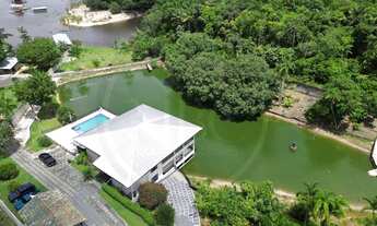 Imagem 7: Casa de campo em Manaus a margem do Rio Negro, com iate na garagem