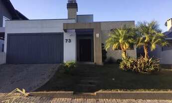 Imagem: Casa com três dormitórios sendo um deles