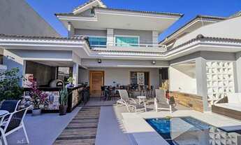 Imagem 6: Casa para aluguel e venda possui 300 metros quadrados com 4 quartos