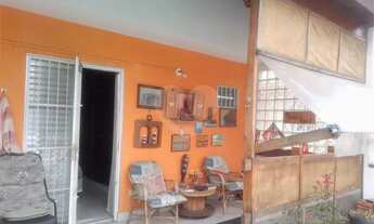 Imagem 9: Sobrado ao lado da Estação Vila Sonia do Metrô