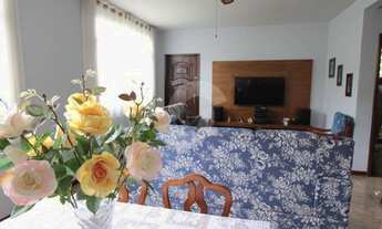 Imagem 2: Casa linear com 180 m², 3 quartos, 1 suíte, 3 vagas, churrasqueira e jardim no Fonseca - N