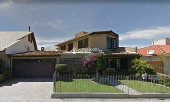 Imagem: Casa a venda em estilo rústico com 4 dormitórios