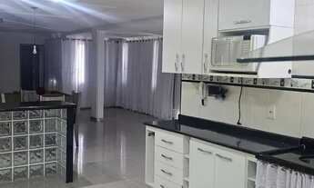 Imagem 5: Excelente casa triplex com 719m2 de área construída e 300m2 de área total no Centro de Que