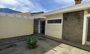 Imagem 2: Casa com dois dormitórios e um suíte no Jardim Santa Paula próxima a USP em São Carlos