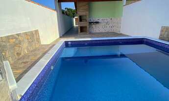 Imagem: Geminada à venda com piscina, churrasqueira