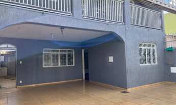 Imagem 2: Alugo sobrado 4 quartos sendo 1 suíte com armários nos quartos duas varandas