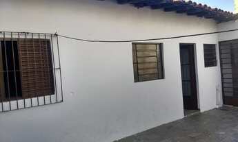 Imagem 2: Casa de Fundo Casa com 1 dormitório