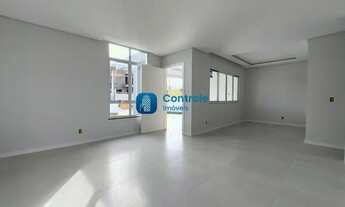 Imagem 7: Linda casa com 3 dormitórios,uma suíte, garagem coberta para 2 carros, quintal