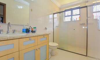 Imagem 2: Casa para venda tem 180 metros quadrados com 3 quartos em Jardim Social - Curitiba - PR