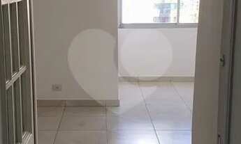 Imagem 2: Apartamento ventilado em excelente localização de Moema