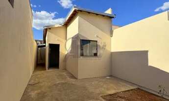 Imagem: Casa térrea à venda em bairro tranquilo