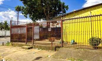 Imagem 2: Casa de Esquina com 2 Quartos, 3 Vagas e Excelente Ponto Comercial à Venda na QNN 1 - Ceil