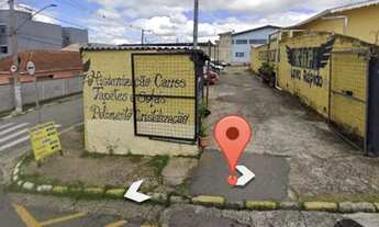 Imagem: Estacionamento e lava rápido