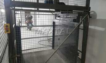 Imagem 7: Galpão Comercial 2.050 m² com Escritórios e Estrutura Completa - Casa verde