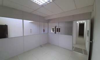 Imagem 7: Loja moderna com 251 m² e amplo estacionamento em Porto Alegre - RS