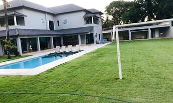 Imagem 4: Casa de condomínio para venda possui 800 metros quadrados com 5 quartos