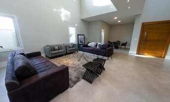 Imagem 3: Casa de condomínio para venda tem 390 metros quadrados com 4 quartos