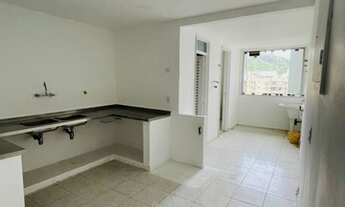 Imagem 3: Apartamento para venda. Possui 166 m2 com 4 quartos, sendo 1 suíte. Condomínio com piscina